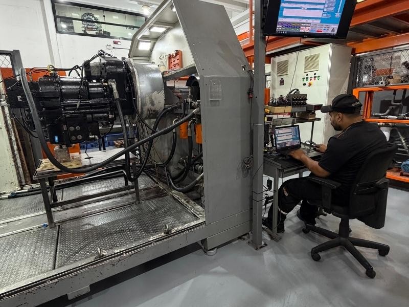 Simulador eletrônico automatizado: como a Clark Sul garante diagnóstico preciso em transmissões fora de estrada