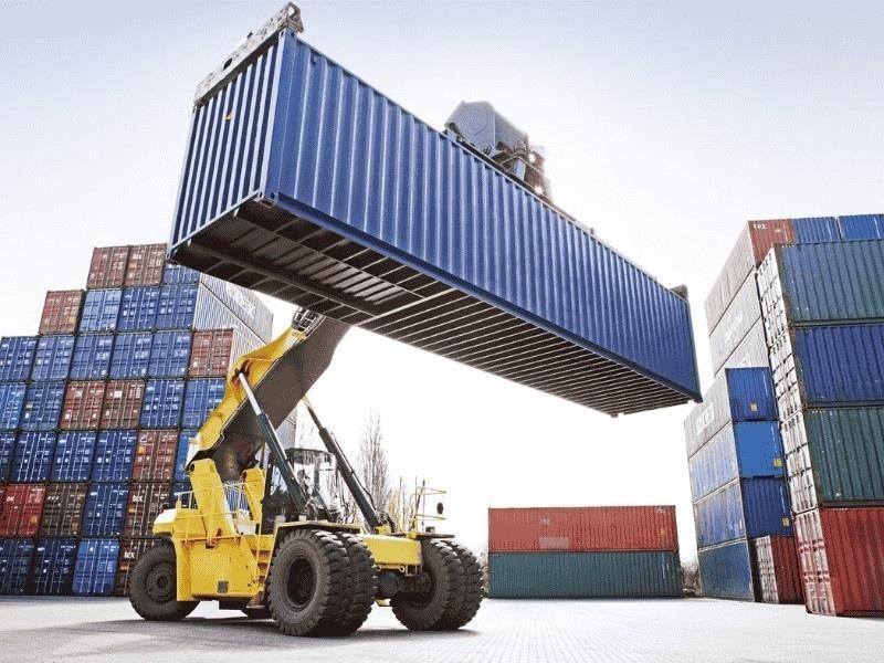 Atendimento Especializado: Como a Clark Sul Suporta a Manutenção de Empilhadeiras no Setor Portuário